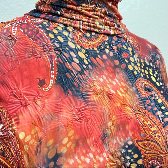 Sno Skins Red Paisley Crinkled Gathered Turtleneck Size Large - Picture 4 of 15